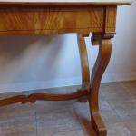 Biedermeier Tisch in Kirschbaum furniert Biedermeier Tisch in Kirschbaum furniert