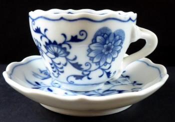 Mokatasse, Zwiebelmuster - Meissner Ofen- und Porz Mokatasse, Zwiebelmuster - Meissner Ofen- und Porz