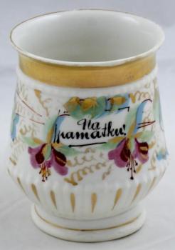 Becher mit Aufschrift als Souvenir Becher mit Aufschrift als Souvenir