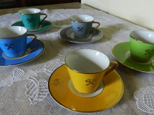 Tasse und Untertasse - weißes Porzellan - Slavkov Czechoslovakia - 1960 Tasse und Untertasse - weißes Porzellan - Slavkov Czechoslovakia - 1960