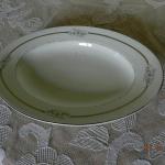 Runde Porzellan Platte - weißes Porzellan - Loket Elbogen Austria 1850 - 1850 Runde Porzellan Platte - weißes Porzellan - Loket Elbogen Austria 1850 - 1850