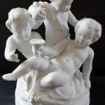 Biskuitskulptur mit einem Becher - Unterweissbach Biskuitskulptur mit einem Becher - Unterweissbach