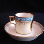 Tasse und Untertasse - weißes Porzellan - 1810 Tasse und Untertasse - weißes Porzellan - 1810
