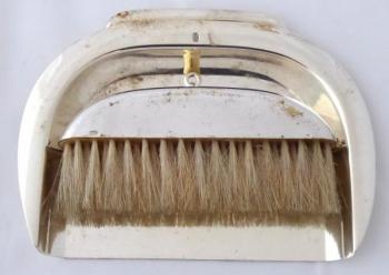 Tischbesen mit Schaufel - Friedrich Wilhelm Quist Tischbesen mit Schaufel - Friedrich Wilhelm Quist