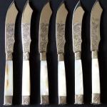 Versilberte Messer mit Perlmutt, Mascarons, Schild