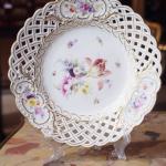 Dekorativer Teller - weißes Porzellan - 1900