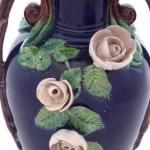 Blaue Vase mit geprgten Rosen - Bloch, Eichenwald