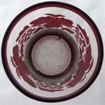 Glas mit rubinroter Beize und Traubenblttern mit 