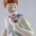 Antikes Mdchen mit Blumen - Seger Porzellan, Berl