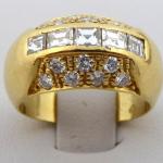 Ring mit Diamantbaguetten und Diamanten, Gelbgold