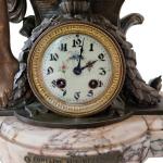 Uhr mit figuralen Skulptur - 1880