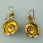 Goldene Ohrringe mit Emaille - Gelbgold, schwarzes Email - 1860