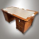 Schreibtisch - Nusswurzelfurnier, Schellakpolitur - 1830