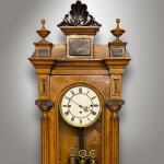 Uhr mit Viertelstunden Schlagwerk - Messing, massives Nussholz - 1880