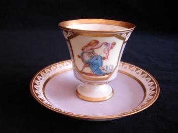 Tasse und Untertasse - weißes Porzellan - 1813