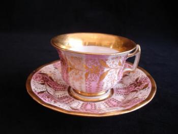 Tasse und Untertasse - weißes Porzellan - 1825