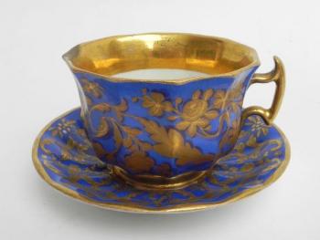 Tasse und Untertasse - weißes Porzellan - 1860