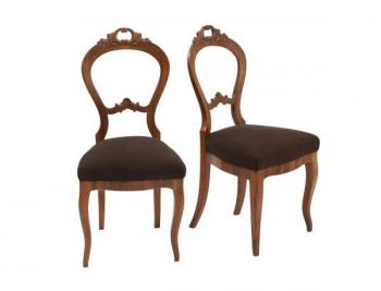 Zwei Stühle - Massivholz, Nussbaumfurnier - 1860