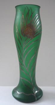 Jugendstil -Vase mit einer Pfauenfeder 