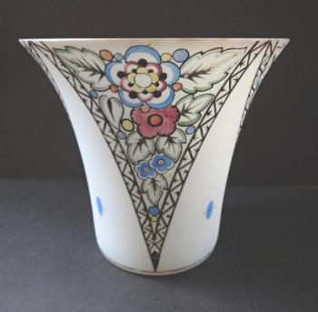 Vase aus Milchglas Art-deco