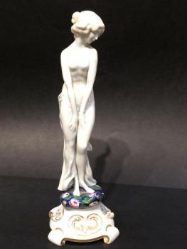 Porzellan Figur Mädchen - weißes Porzellan - manufactered Scheibe-Alsbach - 1920