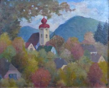 Herbst in einer kleinen Stadt mit Kirchturm und H