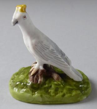 Weißer Vogel mit gelber Krone - Porzellanminiatur
