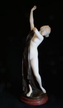 Nackte Figur - Alabaster, Bronze - E. Seger  slévárna K. Ksionsek Berlin - 1905