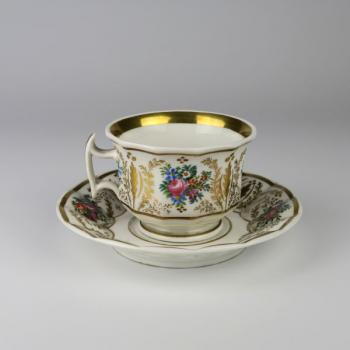 Tasse und Untertasse - weißes Porzellan - 1842