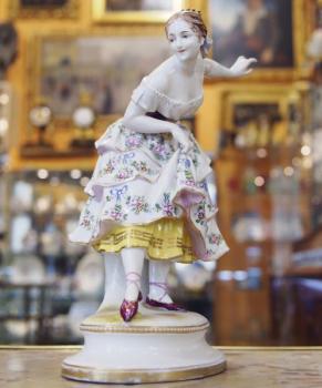 Porzellan Tänzerin - weißes Porzellan - 1900