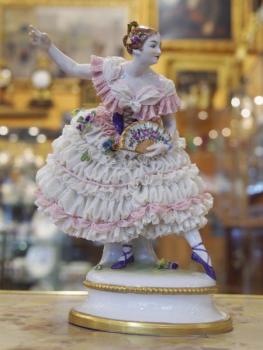 Porzellan Tänzerin - weißes Porzellan - 1900
