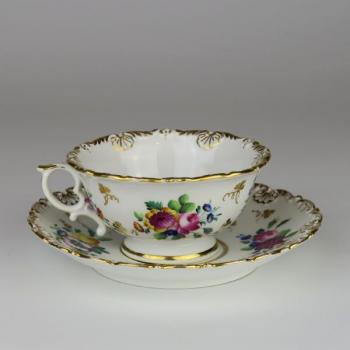 Tasse und Untertasse - weißes Porzellan - 1843