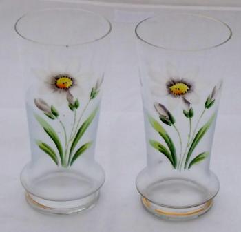 Zwei Gläser mit weißen Blüten - Alpen Edelweiss