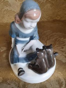 Porzellan Figur Mädchen - glasiertes Porzellan - 1930