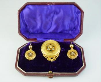 Goldene Ohrringe mit Emaille - Gelbgold, schwarzes Email - 1860