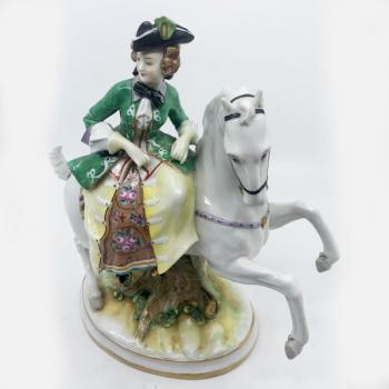 Porzellan Figur Frau - glasiertes Porzellan, bemaltes Porzellan - Volkstedt - Rudolstadt - 1900