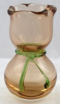 Vase mit grner Schleife - Rene Roubicek