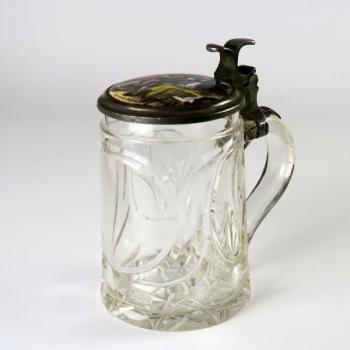 Glserner Humpen - weies Porzellan, klares Glas - 1870