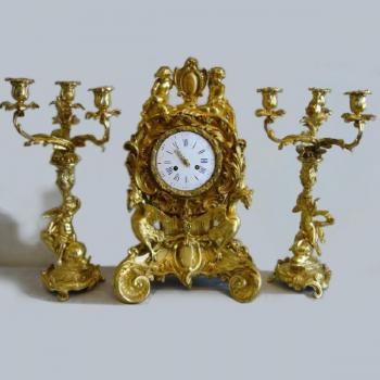 Uhr und zwei Kerzenstnder - 1790