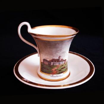 Tasse und Untertasse - weißes Porzellan - 1840