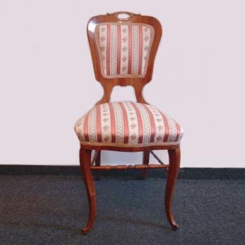 Vier Stühle - massives Nussholz - 1860