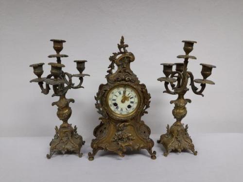 Uhr und zwei Kerzenständer - 1880