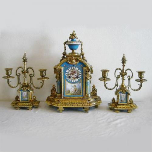 Uhr und zwei Kerzenstnder - 1870