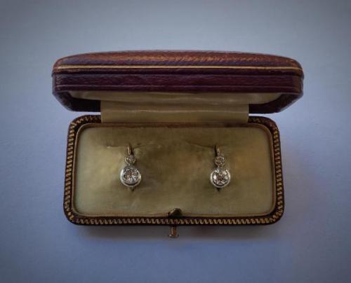 Goldene Ohrringe mit Brillanten - 1900